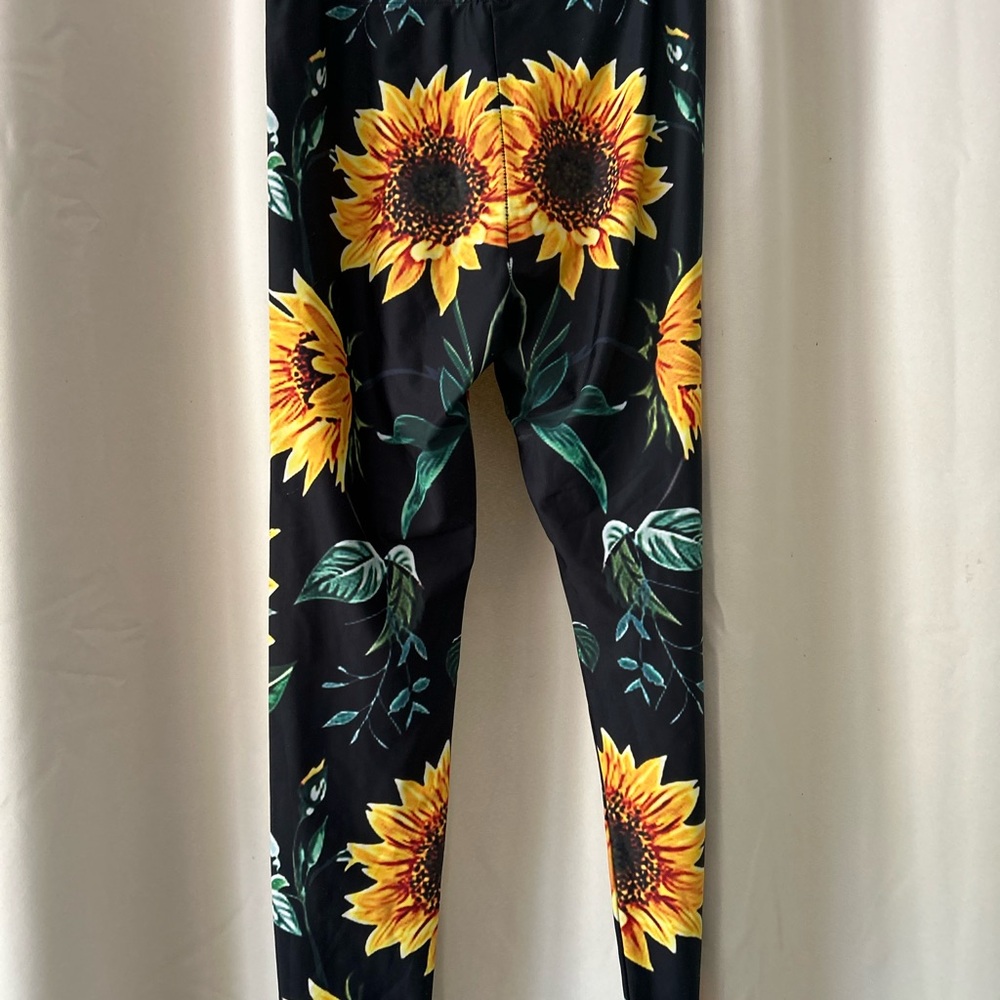Sunflower Leggings: size medium